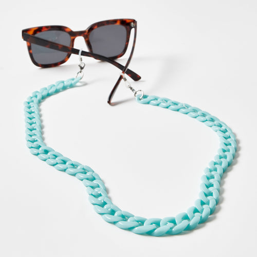 Maskenkette / Brillenkette in hellblau an einer Sonnenbrille