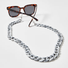 Laden Sie das Bild in den Galerie-Viewer, Brillenkette / Maskenkette in grauem Acetat an einer Sonnenbrille