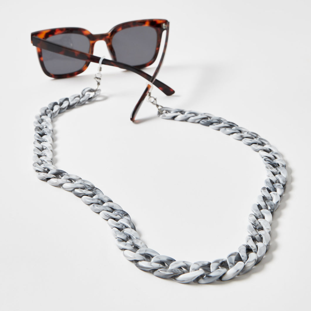 Brillenkette / Maskenkette in grauem Acetat an einer Sonnenbrille