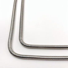 Load image into Gallery viewer, Handykette Snake Chain Silber iPhone 13
